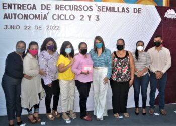 ENTREGAN APOYOS DEL PROGRAMA “SEMILLAS DE AUTONOMÍA” A MUJERES DE TAPACHULA