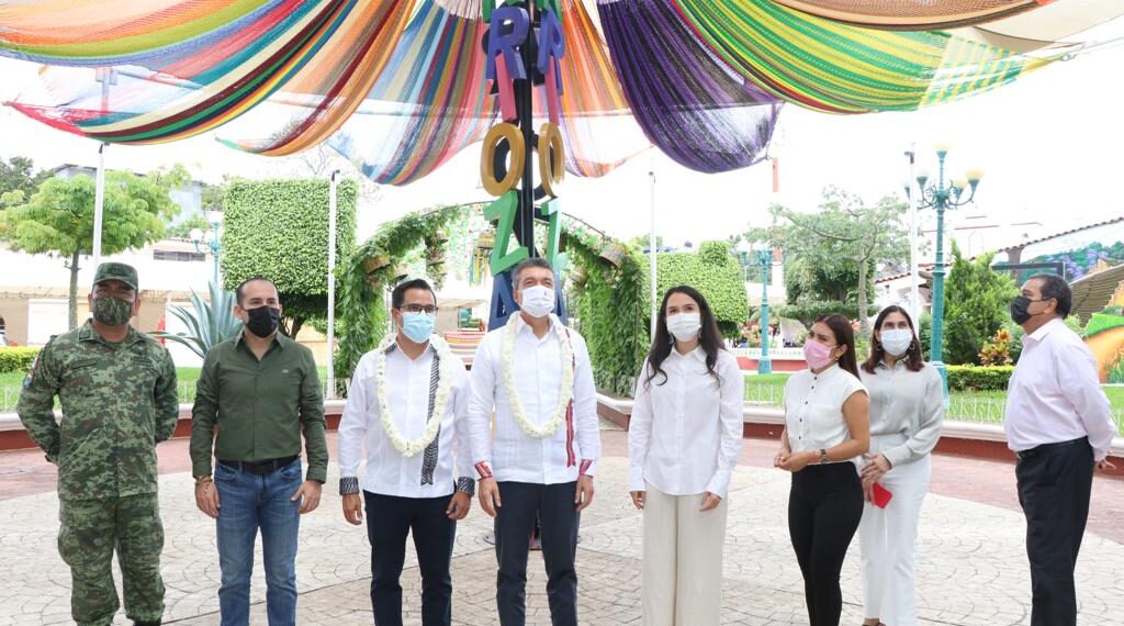 Entrega Rutilio Escandón patrullas, uniformes y equipos a policías de Berriozábal