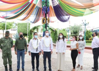 Entrega Rutilio Escandón patrullas, uniformes y equipos a policías de Berriozábal