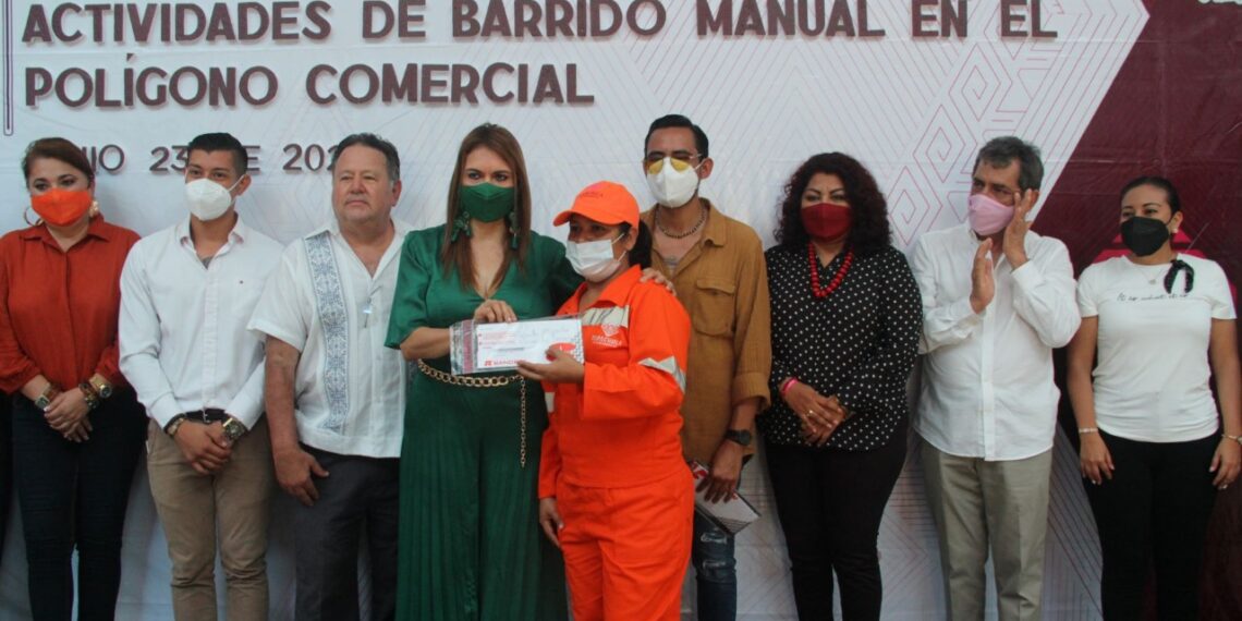 ROSY URBINA PONE EN MARCHA PROGRAMA DE LIMPIEZA URBANA “CHULA Y LIMPIA”