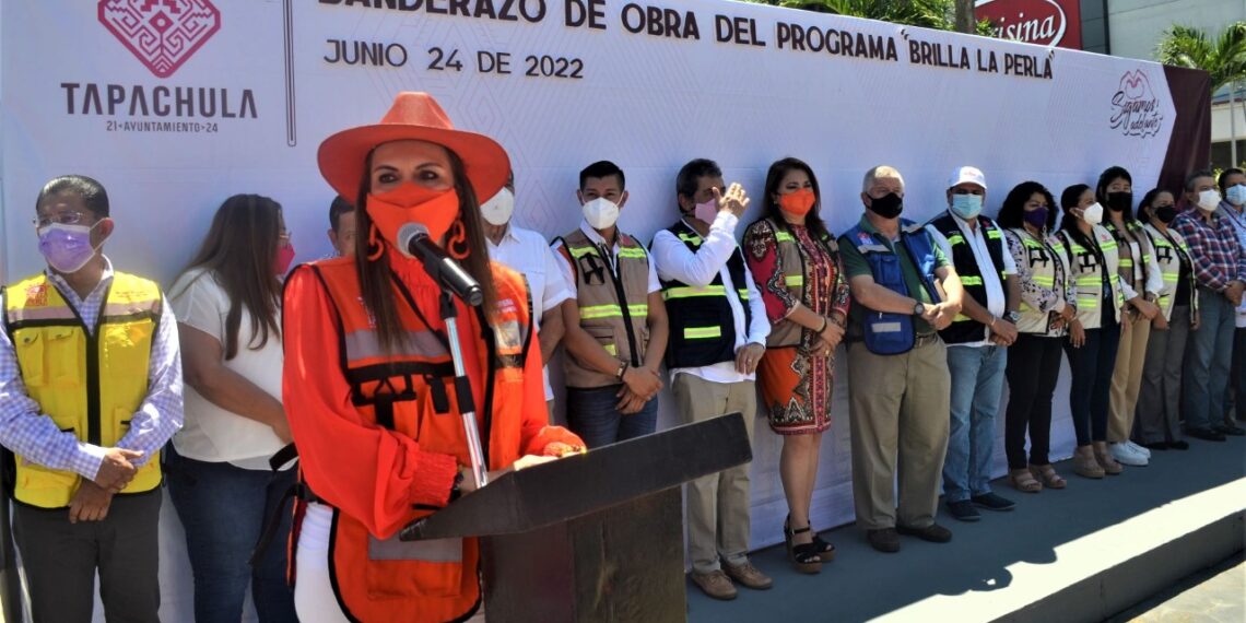 ROSY URBINA DA BANDERAZO DEL PROGRAMA “BRILLA LA PERLA”