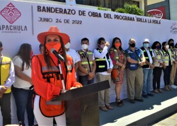 ROSY URBINA DA BANDERAZO DEL PROGRAMA “BRILLA LA PERLA”