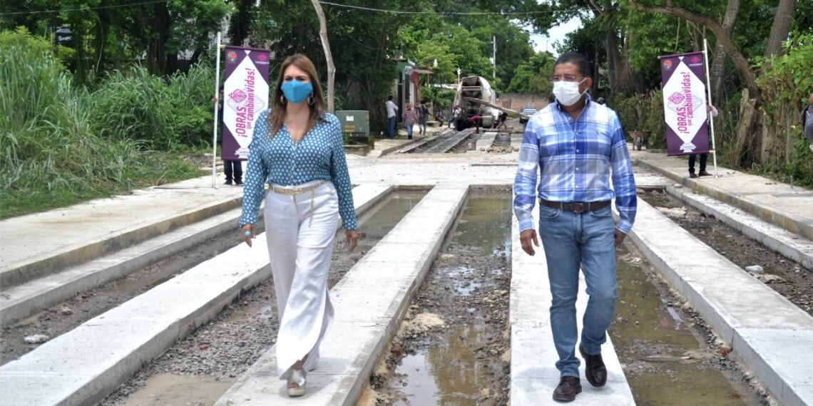 AVANZA CONSTRUCCIÓN DE CALLES DE PAVIMENTO MIXTO EN COLONIAS DE TAPACHULA