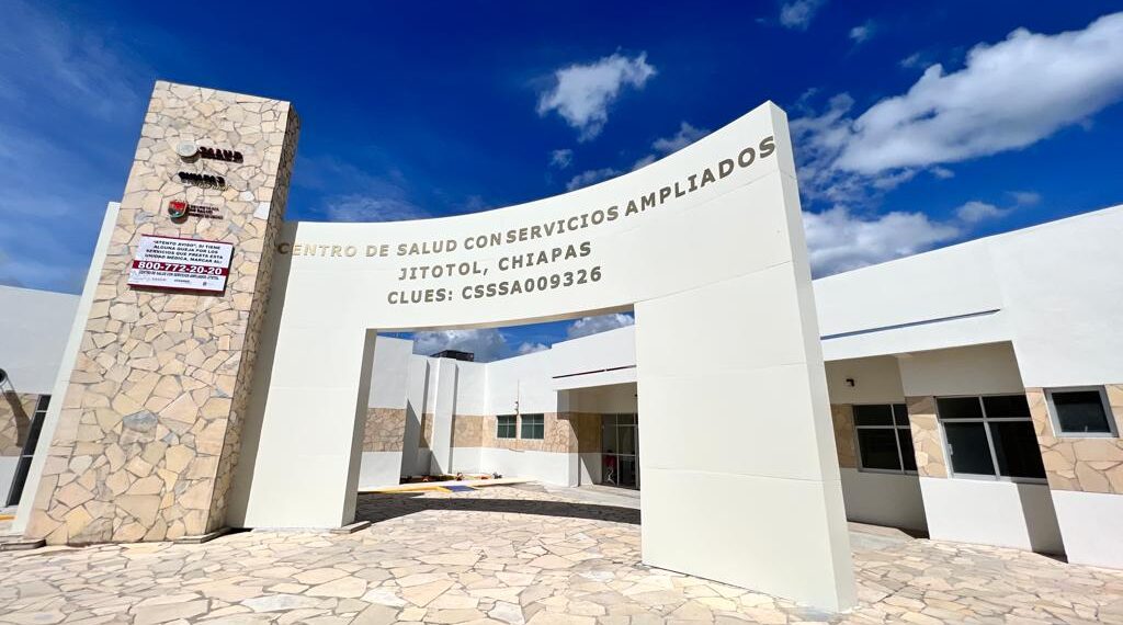 Entrega Rutilio Escandón Reconversión del Centro de Salud con Servicios Ampliados, en Jitotol