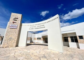 Entrega Rutilio Escandón Reconversión del Centro de Salud con Servicios Ampliados, en Jitotol