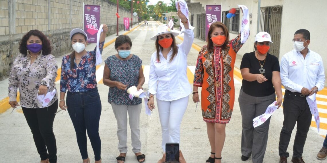 INAUGURA ROSY URBINA OBRA DE PAVIMENTACIÓN MIXTA EN LA COLONIA BUENAVENTURA