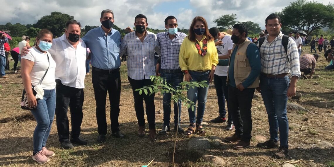 REALIZA AYUNTAMIENTO DE TAPACHULA MAGNA REFORESTACIÓN DE LA CUENCA DEL RÍO COATÁN
