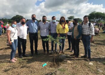 REALIZA AYUNTAMIENTO DE TAPACHULA MAGNA REFORESTACIÓN DE LA CUENCA DEL RÍO COATÁN