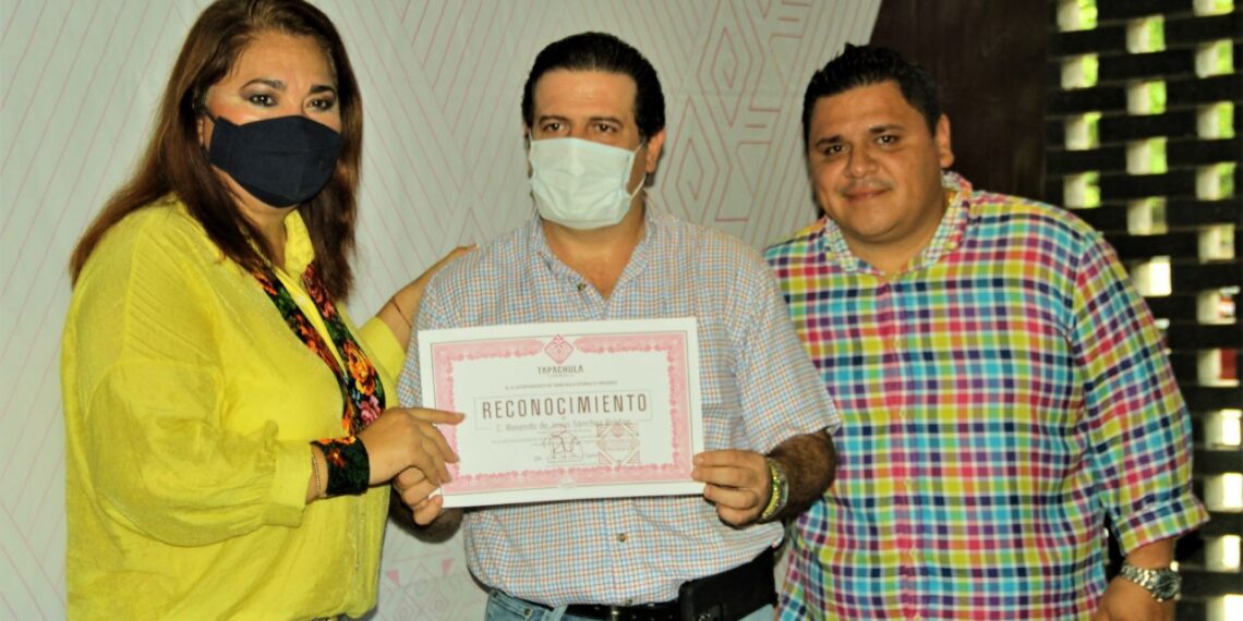 ENTREGA AYUNTAMIENTO AVES DE TRASPATIO A FAMILIAS DE TAPACHULA