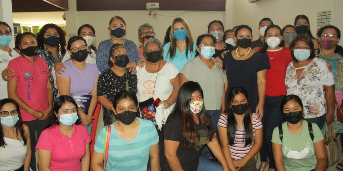 ROSY URBINA CLAUSURÓ TALLER DE EMPRENDIMIENTO PARA MUJERES DE TAPACHULA