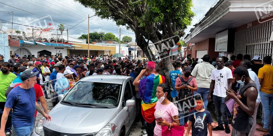 Migrantes denuncian amenazas y extorsión de activistas.