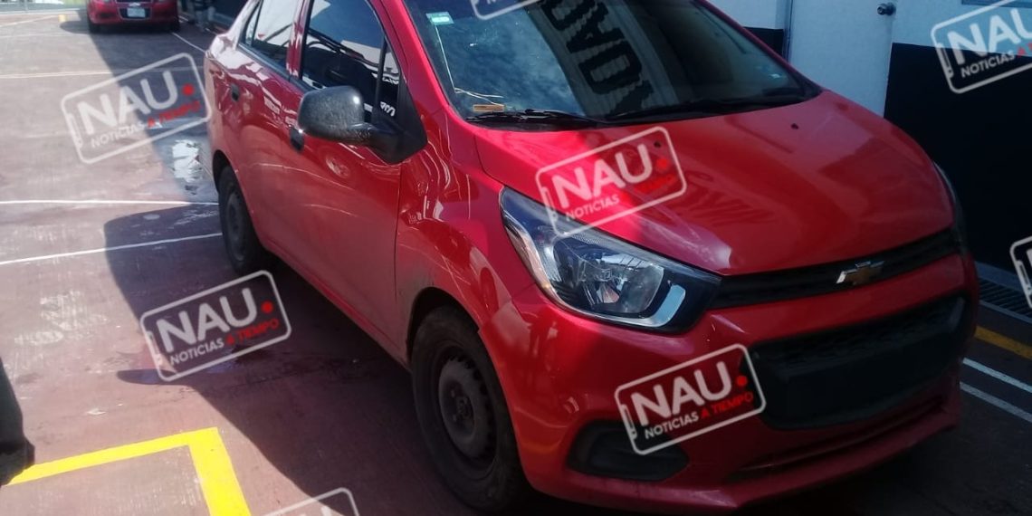 Abandonan vehículo en El Paraje.