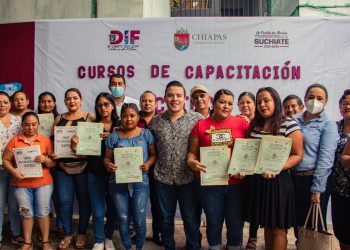 DIF SUCHIATE E ICATECH, ENTREGAN CONSTANCIAS DE CAPACITACIÓN DEL PROGRAMA “APRENDE Y EMPRENDE”.