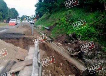 Tramo carretero Escuintla- Acacoyagua a la altura del puente conocido Los Amates, se colapso parte del puente.