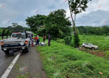 Dos lesionados deja accidente en la carretera costera.