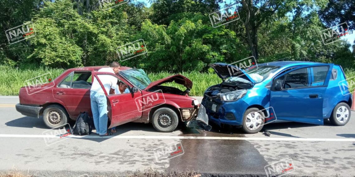 Dos lesionados deja accidente en carretera a Puerto Madero.