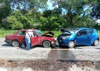 Dos lesionados deja accidente en carretera a Puerto Madero.