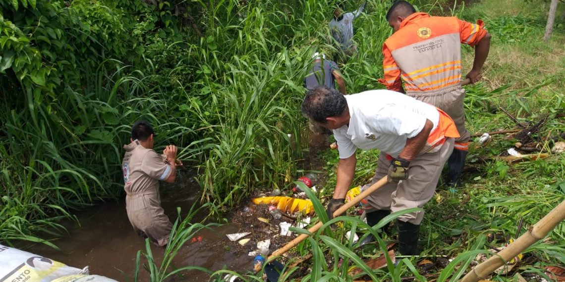 REALIZA PC MUNICIPAL DESAZOLVE DE DRENES PLUVIALES EN LA ZONA BAJA DE TAPACHULA