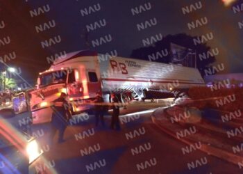 Tráiler se sube a la fuente Atzacua