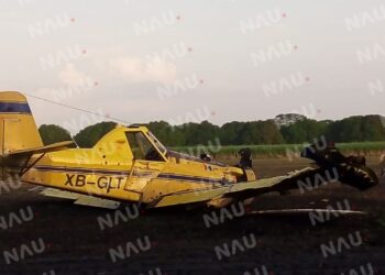 Aterriza avioneta en un predio de Mazatán