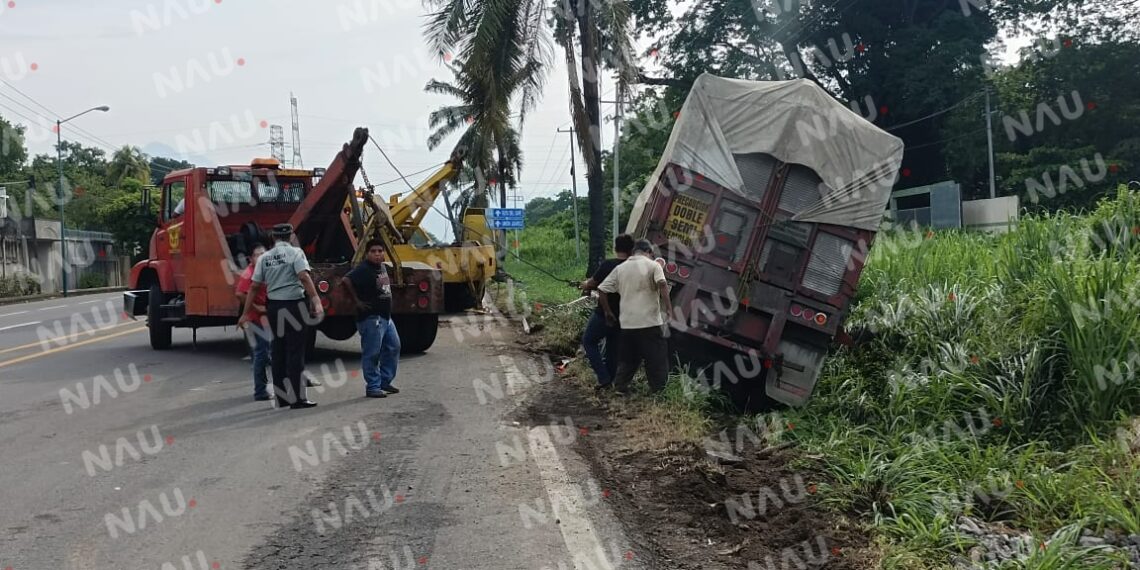 Solo daños al desprenderse caja de tráiler