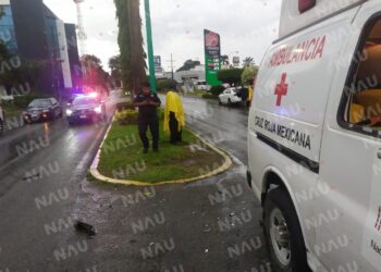 Taxi se da a la fuga tras hacer corte de circulación