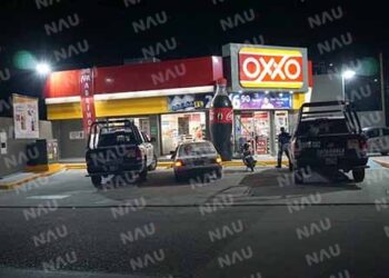 1,800 pesos se lleva delincuente al asaltar Oxxo