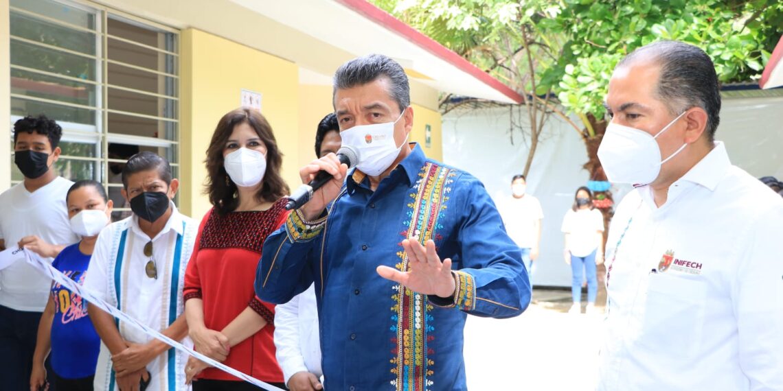 En Osumacinta, Rutilio Escandón cumple añeja demanda; entrega nuevos espacios educativos a telesecundaria