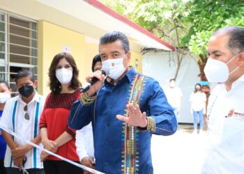 En Osumacinta, Rutilio Escandón cumple añeja demanda; entrega nuevos espacios educativos a telesecundaria