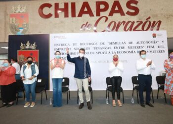 Entrega Rutilio Escandón recursos del Fondo de Apoyo a la Economía de las Mujeres