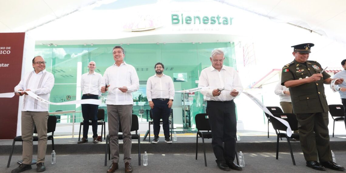 AMLO y Rutilio Escandón inauguran sucursales del Banco del Bienestar en Bochil e Ixtapa