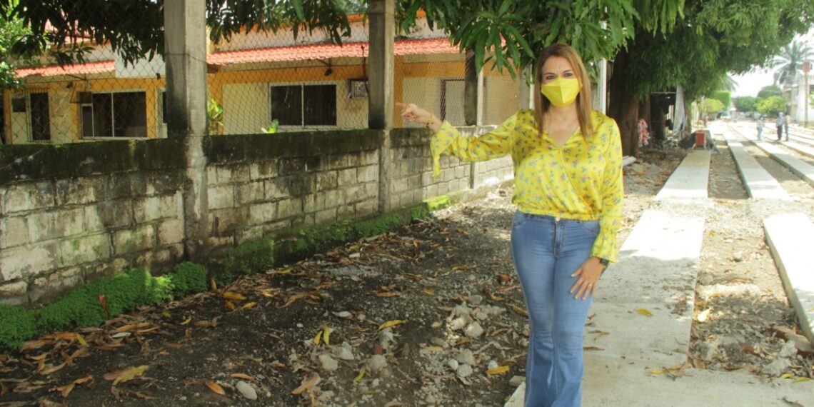 CONSTRUCCIÓN DE CALLES EN TAPACHULA AVANZA PARA BENEFICIO DE LOS CIUDADANOS: ROSY URBINA