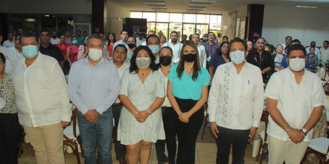 ENCABEZA ROSY URBINA CLAUSURA DEL FORO DEL DÍA DEL ABOGADO