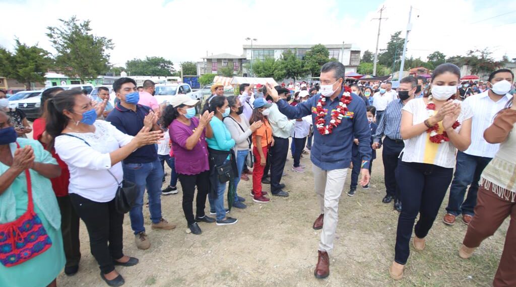 Rutilio Escandón beneficia con insumos agrícolas a familias campesinas de La Trinitaria