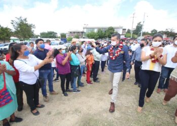 Rutilio Escandón beneficia con insumos agrícolas a familias campesinas de La Trinitaria