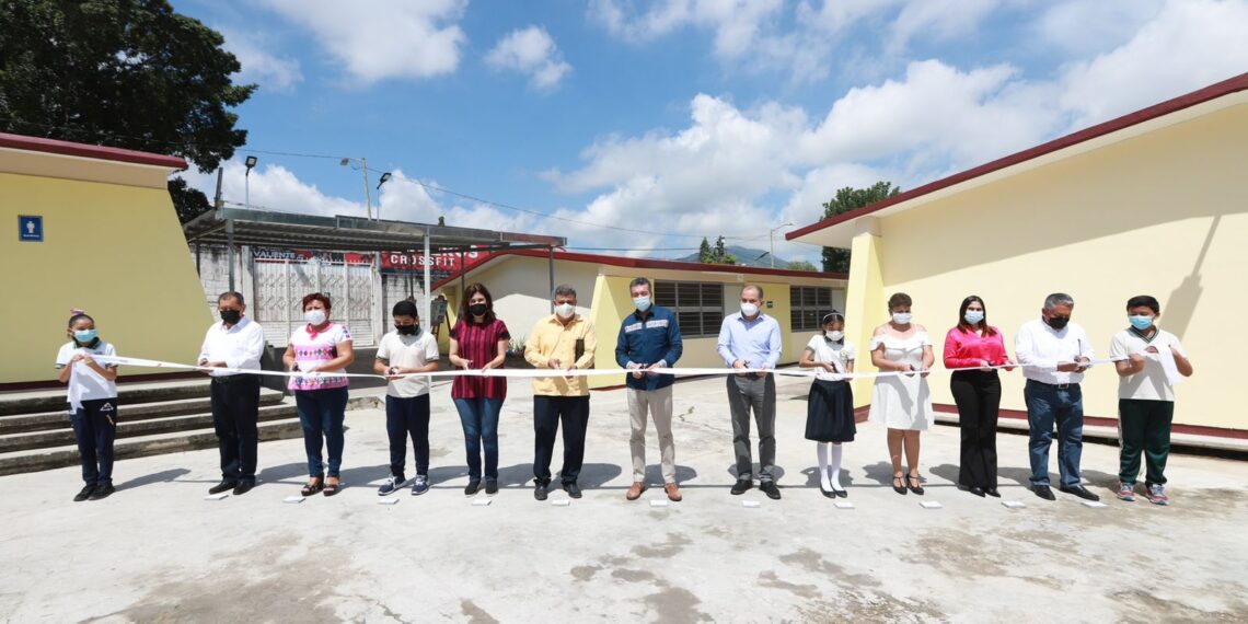 Inaugura Rutilio Escandón espacios educativos en la Primaria Adolfo López Mateos, de Tuxtla Gutiérrez