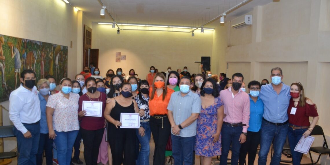 CLAUSURA ROSY URBINA CURSO EN EL MARCO DEL “DÍA DE LA SECRETARIA” EN TAPACHULA