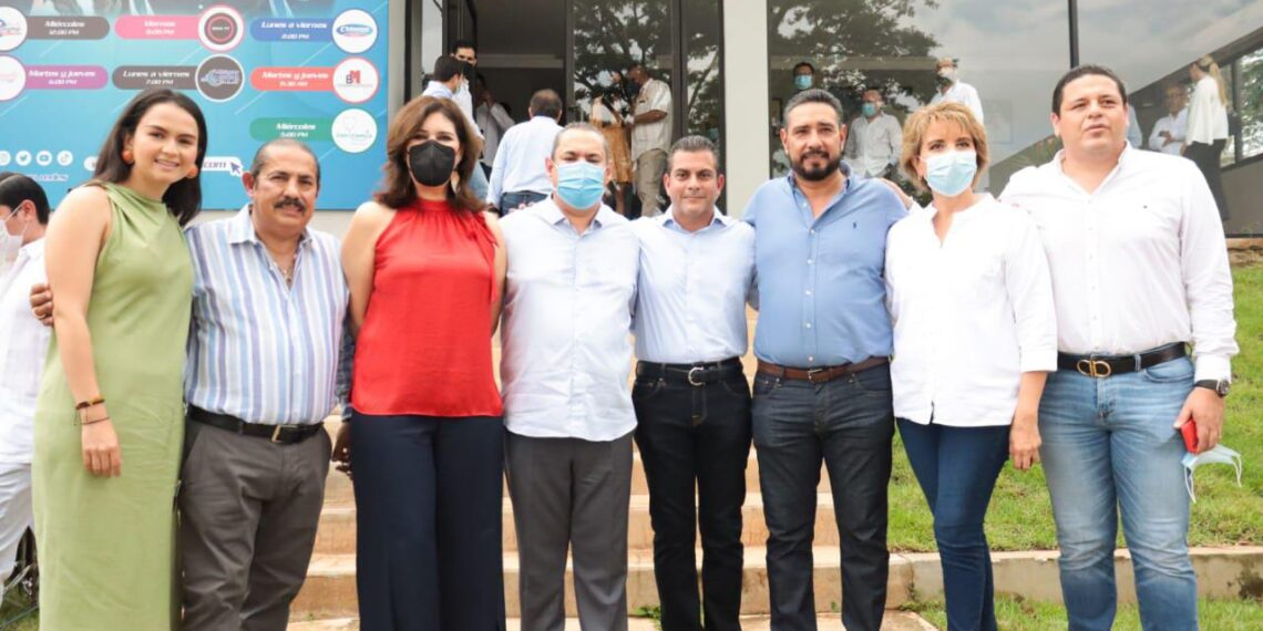 Julio Gamboa asistió a la inauguración de las oficinas del Diario de Chiapas en Tapachula.