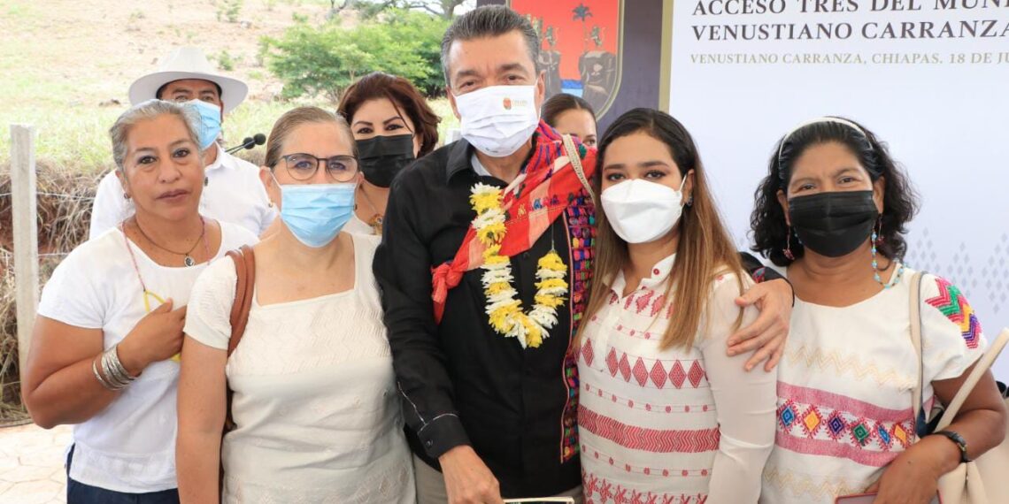 Inaugura Rutilio Escandón pavimentación y mejoramiento integral del acceso tres en Venustiano Carranza