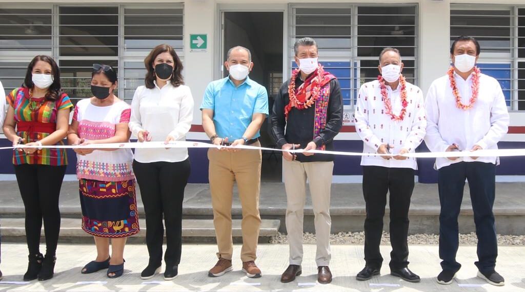 En Venustiano Carranza, inaugura Rutilio Escandón construcción de aulas en el plantel 235 del Cobach