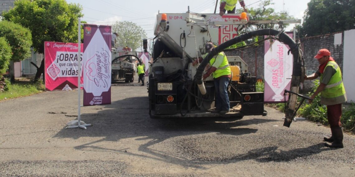 SUPERVISA ROSY URBINA LOS TRABAJOS DE BACHEO EN TAPACHULA