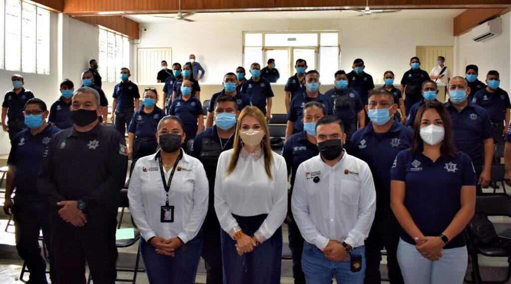 ATESTIGUA ALCALDESA DE TAPACHULA CAPACITACIÓN A POLICÍAS MUNICIPALES