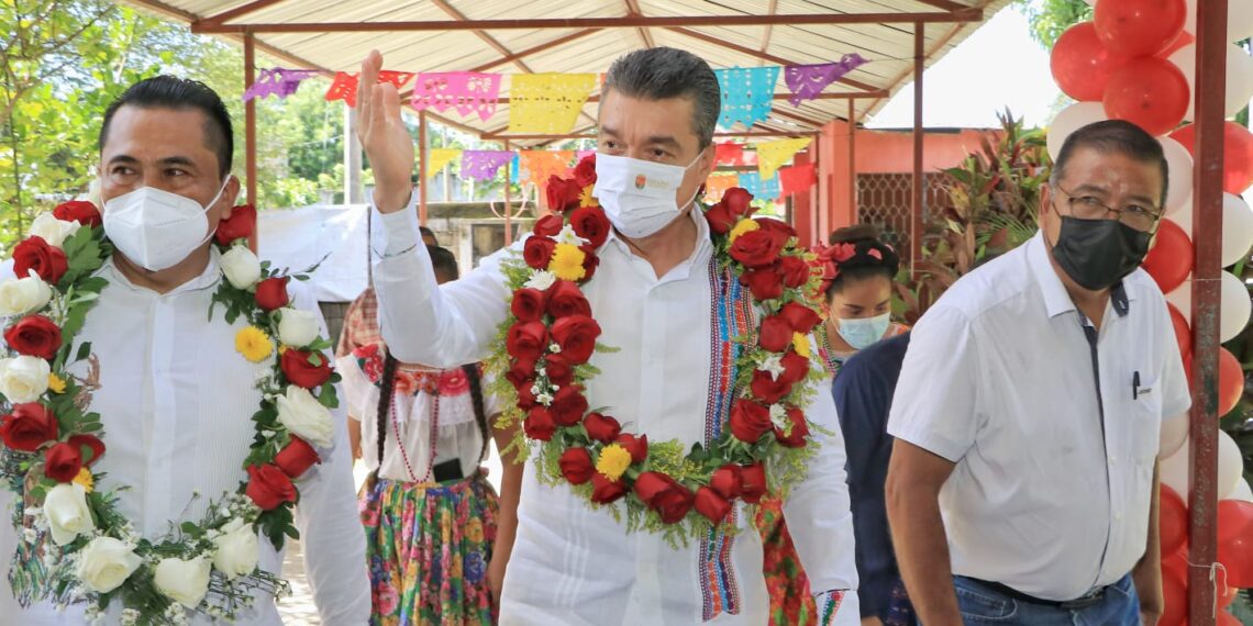 Rutilio Escandón inaugura infraestructura de la Secundaria Ramón López Velarde, en Mazatán