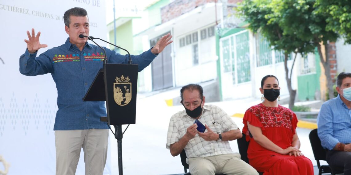 En Tuxtla Gutiérrez, Rutilio Escandón inaugura pavimentación de calles en el Barrio Niño de Atocha