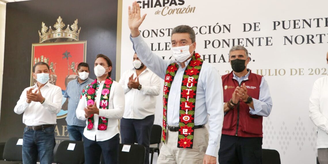 En Yajalón, Rutilio Escandón inaugura puente vehicular y boulevard de acceso principal