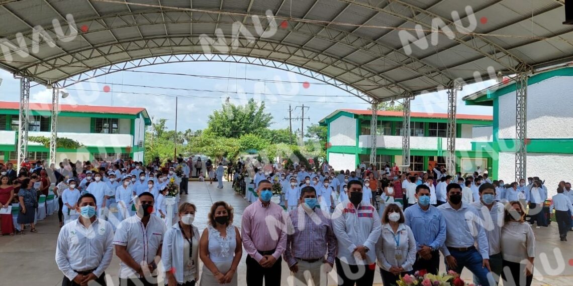 ASISTE ALCALDE CARLOS EDUARDO SALAZAR GAM A CLAUSURA DE FIN DE CURSOS DEL PLANTEL CONALEP HUIXTLA.