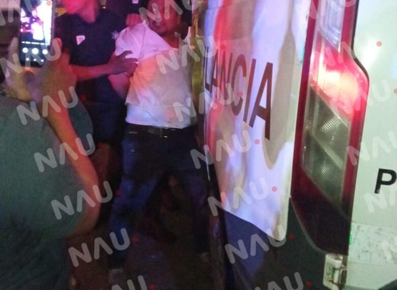 Ebrio conductor se sale de la carretera en Suchiate