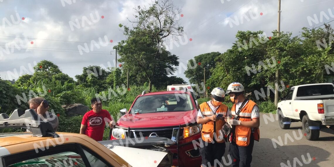 Solo daños materiales deja accidente en la Colonia las Delicias