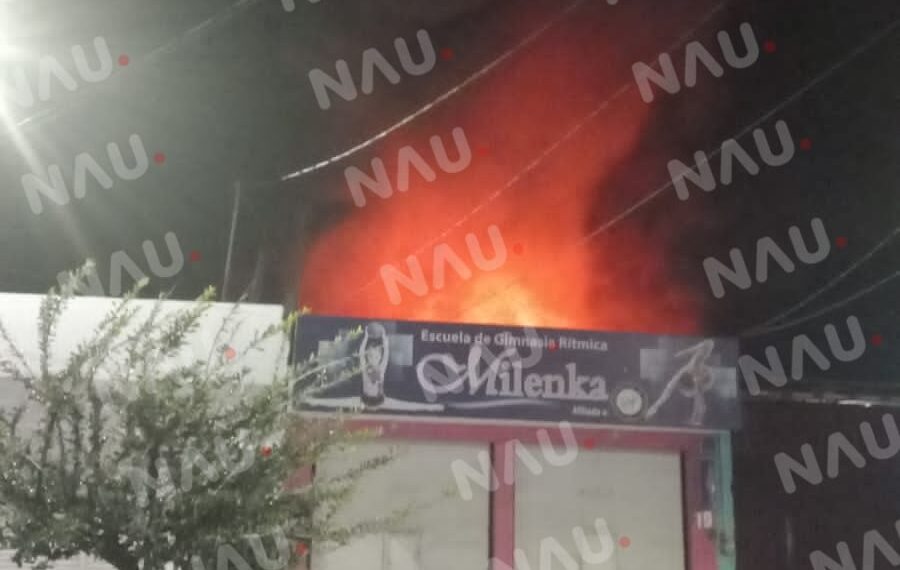 Más de 300 mil pesos en daños deja incendio de Gimnasio y bodega