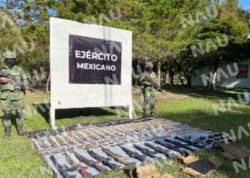EJÉRCITO MEXICANO ASEGURA ARMAMENTO, CARGADORES, CARTUCHOS Y EQUIPO TÁCTICO MPIO. FRA. COMALAPA, CHIAPAS.